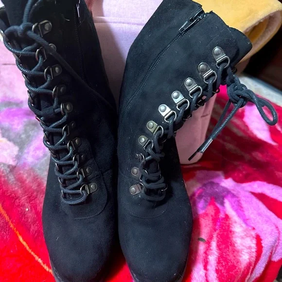 Booties✨ - Picture 2 of 2